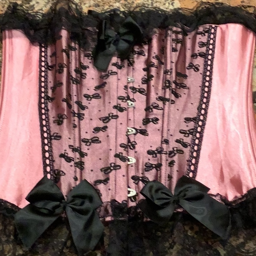 Vintage Corset Size Large Satin Pink & Black Lace & Bows Details. - Picture 3 of 11